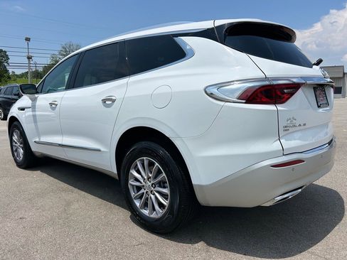 Used 2024 Buick Enclave Premium image 11