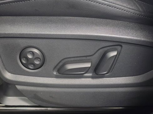 Certified 2025 Audi Q5 2.0T Premium Plus image 37