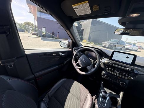 Used 2025 Ford Escape ST-Line AWD/4WD image 15