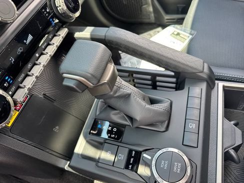 Used 2026 Toyota 4Runner Limited AWD/4WD image 19