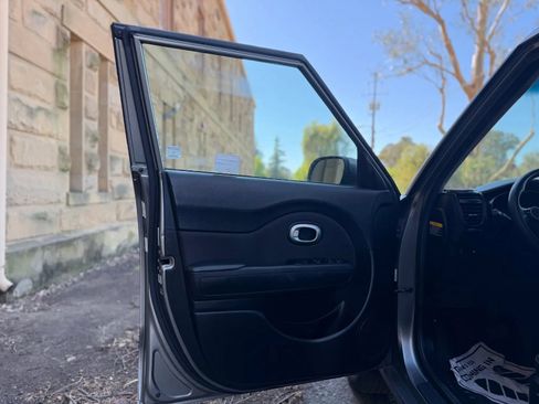 Used 2014 Kia Soul + FWD image 6