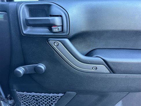 Used 2018 Jeep Wrangler Unlimited Sport w/ Connectivity Group image 18