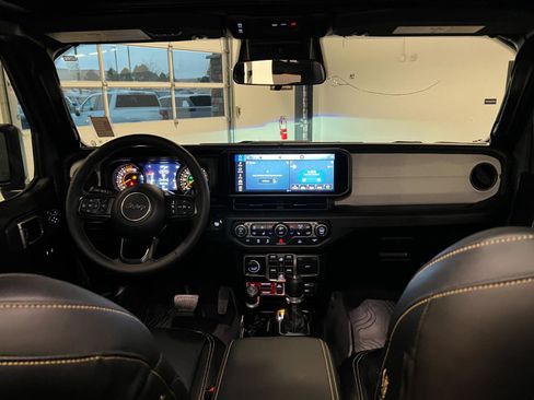Used 2025 Jeep Wrangler Willys image 27