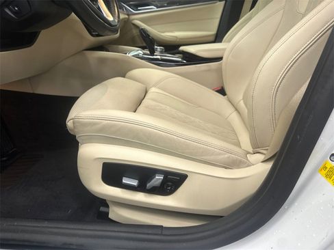 Used 2021 BMW 530i w/ Convenience Package image 10