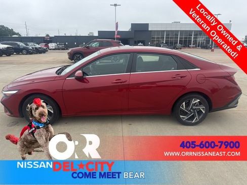 Used 2025 Hyundai Elantra SEL FWD image 2