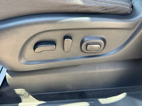 Used 2022 Nissan Titan SV RWD image 9