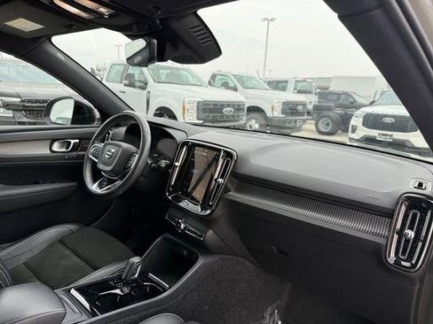 Used 2021 Volvo XC40 P8 Recharge image 9
