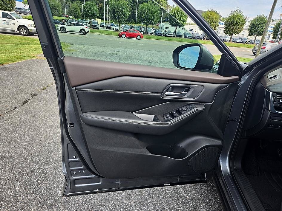 Certified 2023 Nissan Rogue SV w/ SV Premium B Package FWD image 11