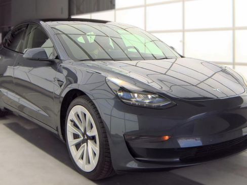 Used 2023 Tesla Model 3 Standard Range RWD image 2