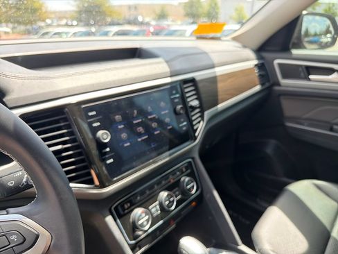 Used 2023 Volkswagen Atlas SE FWD image 24