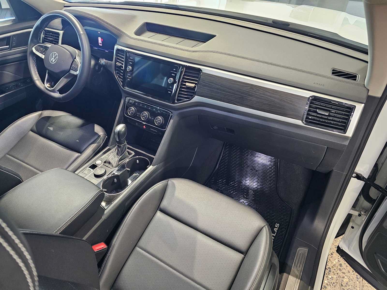 Used 2023 Volkswagen Atlas SE w/ Panoramic Sunroof Package AWD/4WD image 11