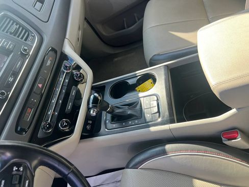 Used 2017 Kia Sedona LX w/ LX Essentials Premium Package FWD image 15