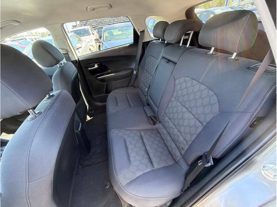 Used 2022 Kia Niro LXS FWD image 18