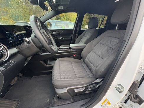 Used 2025 Chevrolet Equinox LT image 23