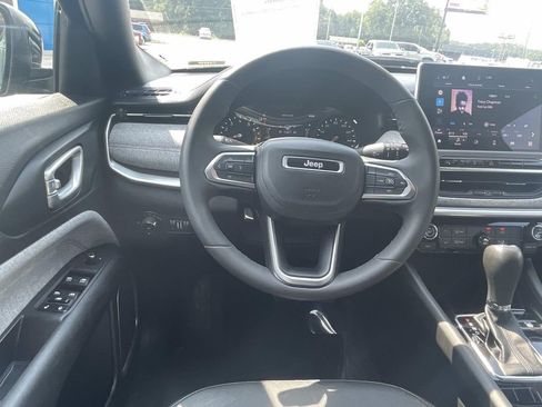 Used 2023 Jeep Compass Latitude AWD/4WD image 10