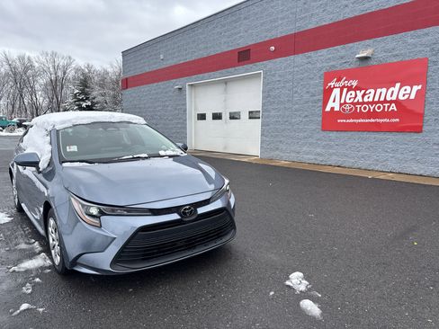 Certified 2024 Toyota Corolla LE image 1