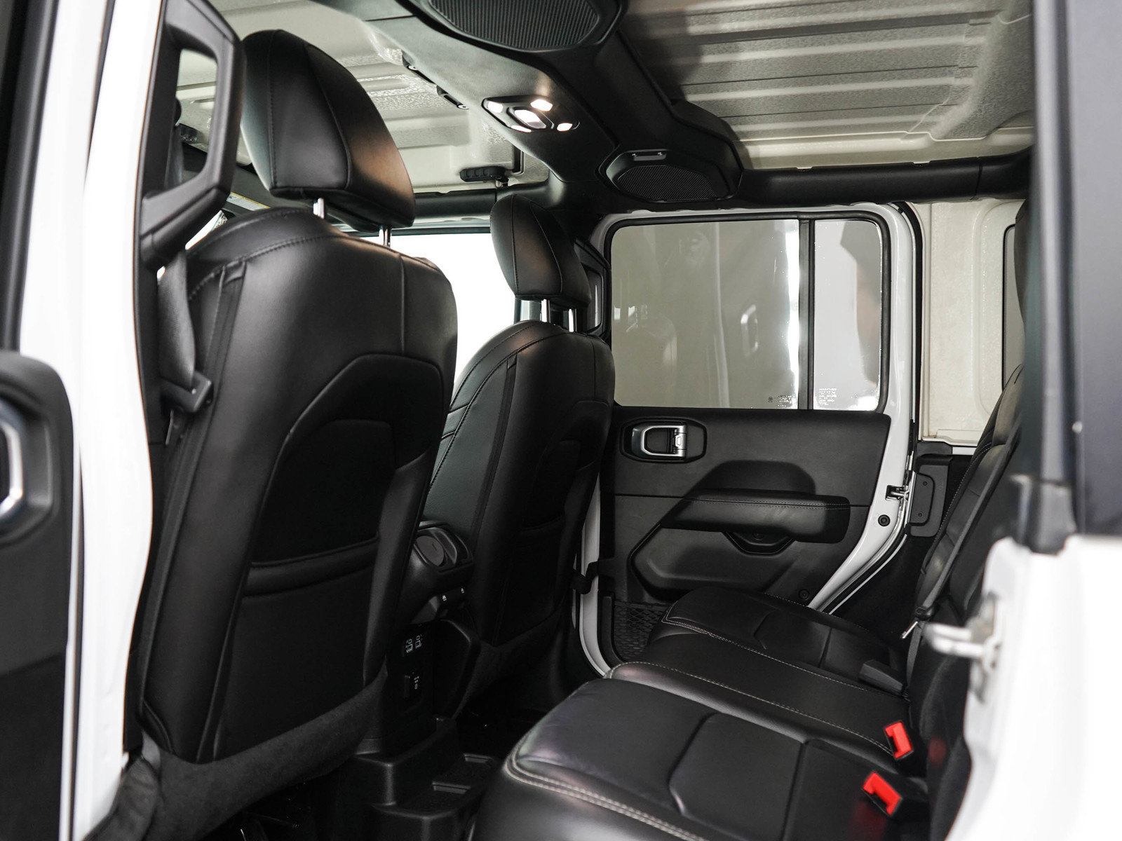 Used 2021 Jeep Wrangler Unlimited Sahara w/ Uconnect 4C Nav & Sound Group AWD/4WD image 17