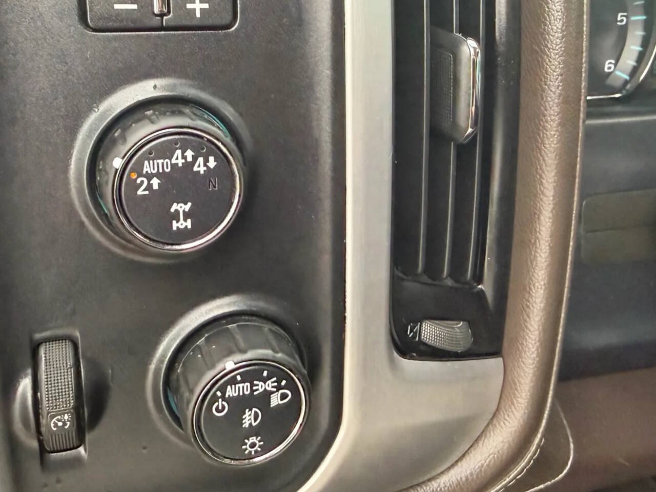 Used 2018 GMC Sierra 1500 SLT w/ SLT Premium Package AWD/4WD image 15