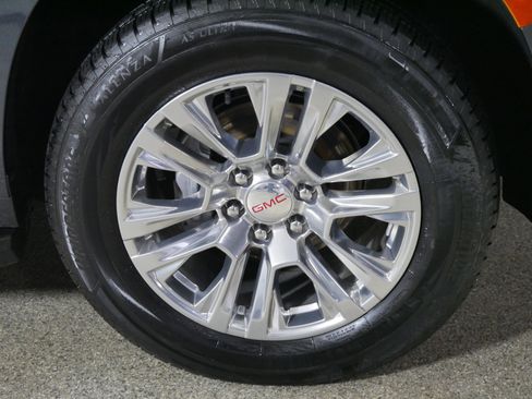 Used 2022 GMC Yukon XL Denali image 15