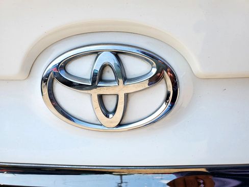 Used 2017 Toyota Camry SE FWD image 9