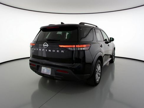 Used 2025 Nissan Pathfinder SV image 9
