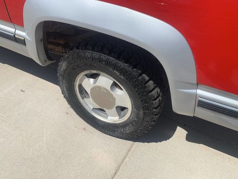 Used 1993 Chevrolet Suburban 4WD image 10