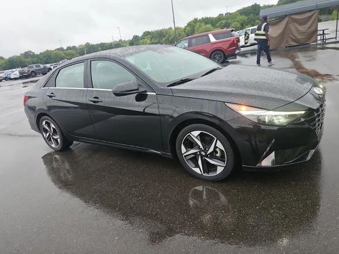 Used 2021 Hyundai Elantra Limited w/ Cargo Package FWD image 2