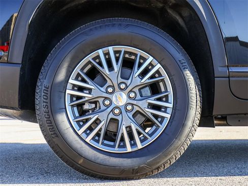 Used 2026 Chevrolet Traverse LT w/ Enhanced Driving Package image 9