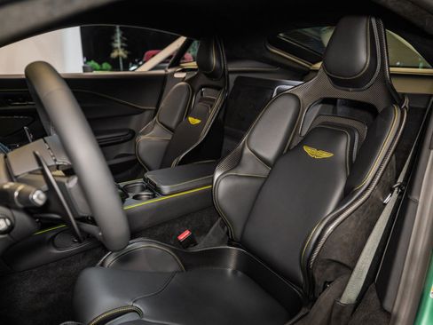 Used 2025 Aston Martin V8 Vantage Coupe image 12