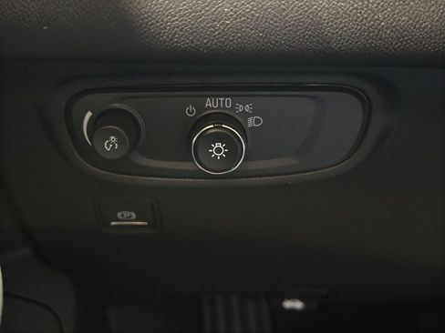 Used 2024 GMC Terrain SLE w/ Driver Convenience Package image 31