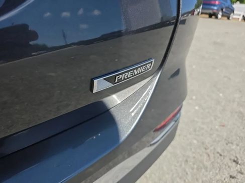 Used 2018 Chevrolet Equinox Premier FWD image 11