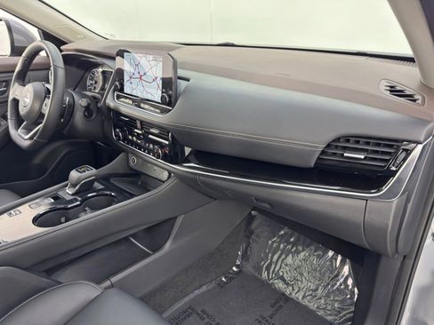 Used 2023 Nissan Rogue SL w/ SL Premium Package image 14