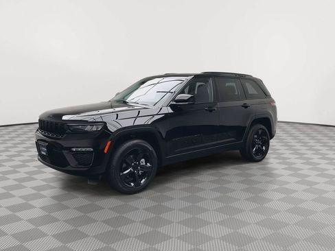 Used 2023 Jeep Grand Cherokee Limited w/ Black Appearance Package AWD/4WD image 37