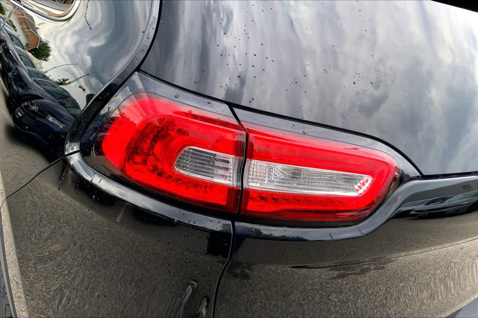 Used 2015 Jeep Cherokee Limited AWD/4WD image 28