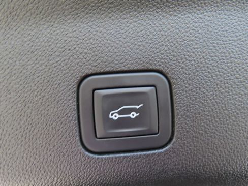 Used 2025 GMC Yukon AT4 w/ AT4 Premium Plus Package AWD/4WD image 47