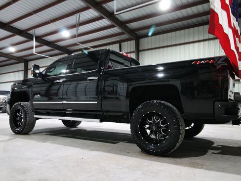 Used 2019 Chevrolet Silverado 2500 High Country w/ Duramax Plus Package AWD/4WD image 8