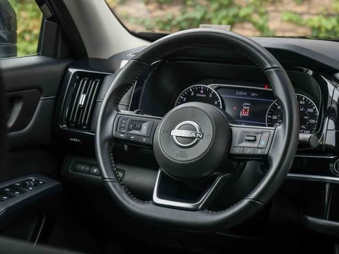 Used 2024 Nissan Pathfinder SV w/ SV Premium Package FWD image 13