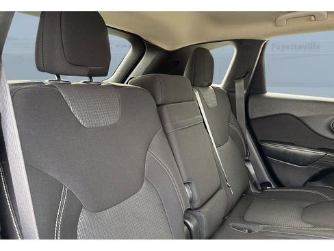 Used 2015 Jeep Cherokee Latitude image 20