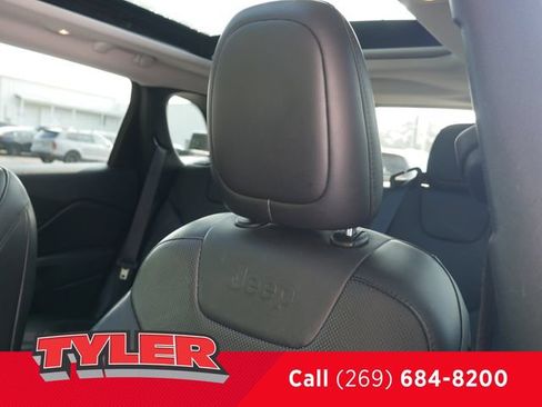 Used 2021 Jeep Cherokee Limited AWD/4WD image 35
