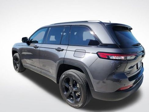 Used 2023 Jeep Grand Cherokee Altitude image 37