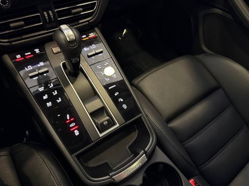 Used 2025 Porsche Macan Turbo AWD/4WD image 19