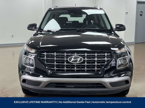 Used 2025 Hyundai Venue SEL FWD image 2