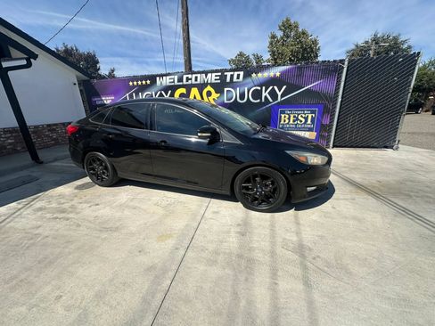 Used 2016 Ford Focus SE w/ Equipment Group 201A FWD image 5
