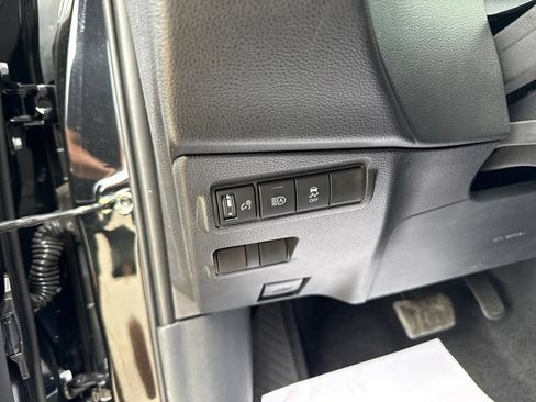 Used 2026 Toyota Corolla Cross LE FWD image 27