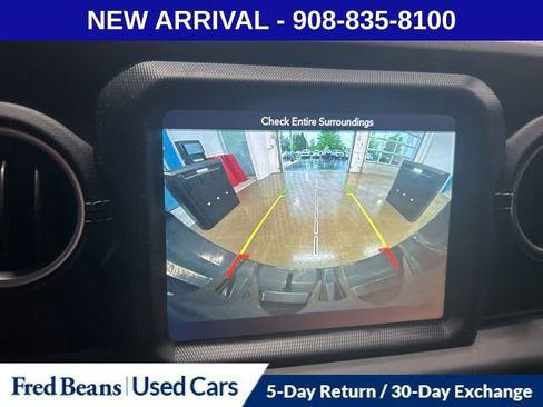 Used 2018 Jeep Wrangler Unlimited Sahara AWD/4WD image 16
