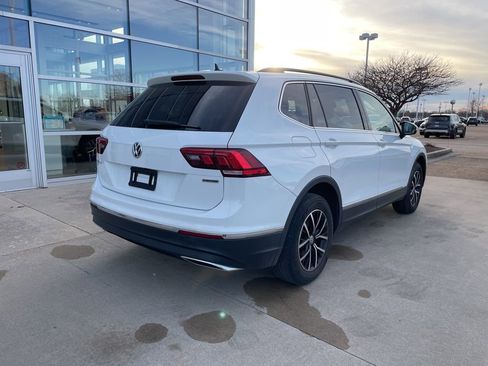 Used 2021 Volkswagen Tiguan SE w/ Panoramic Sunroof Package image 5