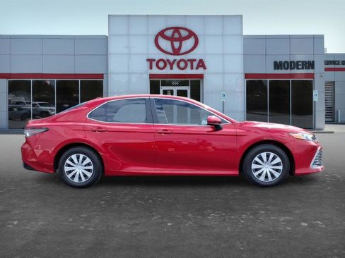 Used 2024 Toyota Camry LE image 7