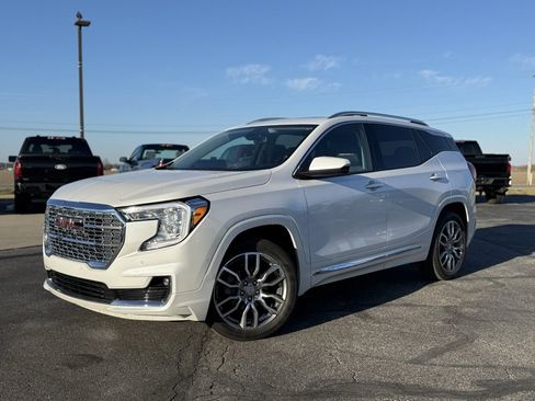 Used 2023 GMC Terrain Denali w/ Denali Premium Package image 4