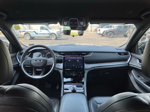 Used 2025 Jeep Grand Cherokee Limited AWD/4WD image 20