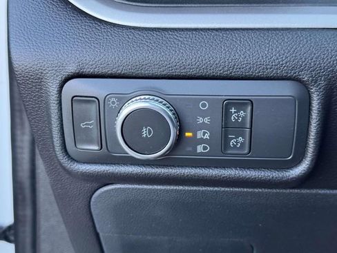 Used 2022 Ford Explorer XLT w/ Equipment Group 202A image 22